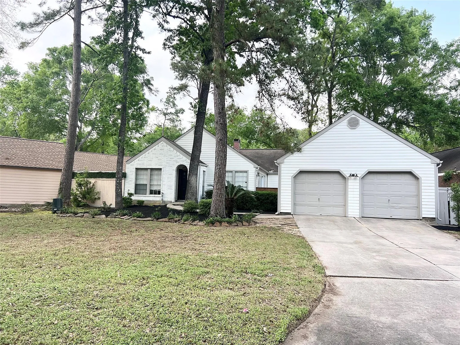 3 bed, 2.0 bath, 1410 sqft, $2,000 — Photo 1