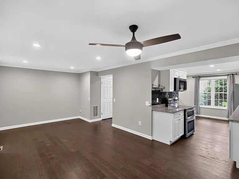 6176 Martins Landing Ct — Photo 11