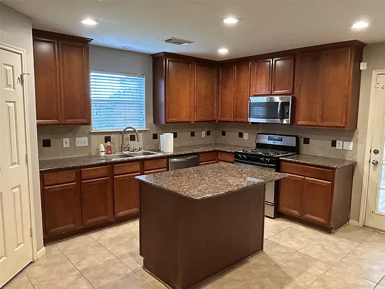 5410 Spring Oak Dr — Photo 6