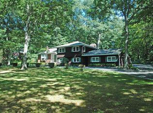 623 Caledonia Rd, Dix Hills, NY 11746