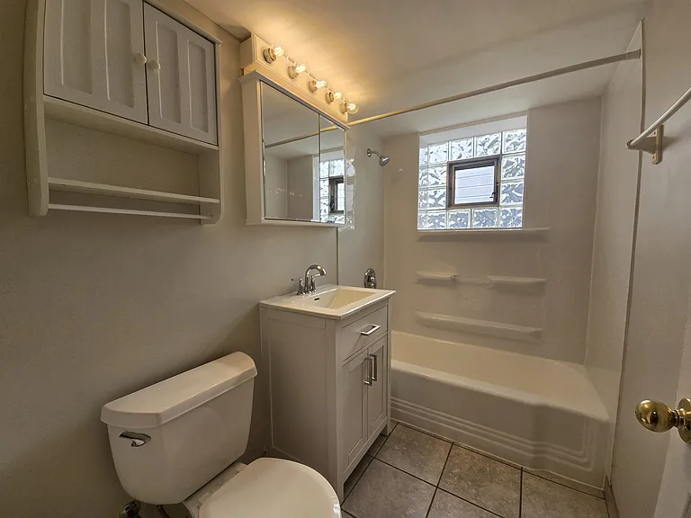 837 Lathrop Ave #GW — Photo 2