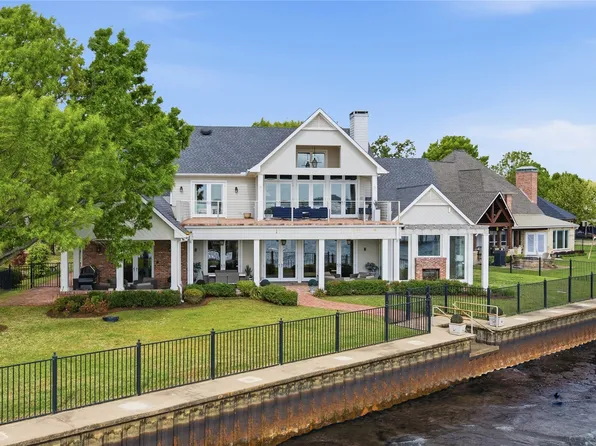 121 Saint Annes Dr, Mabank, TX 75156