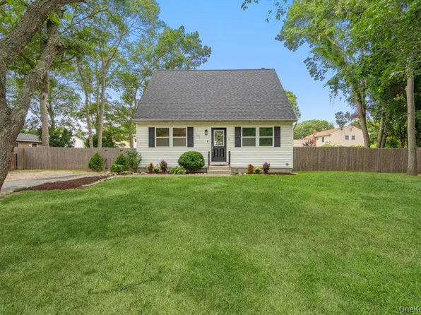 143 Robinwood Drive, Shirley, NY 11967