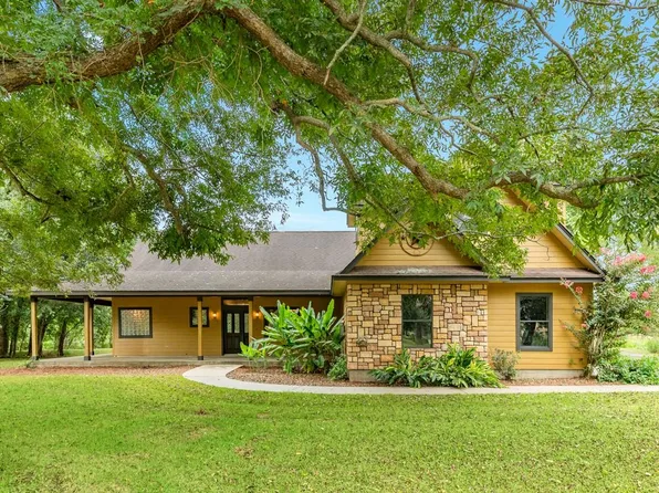 306 Wagon Wheel Trl, Angleton, TX 77515