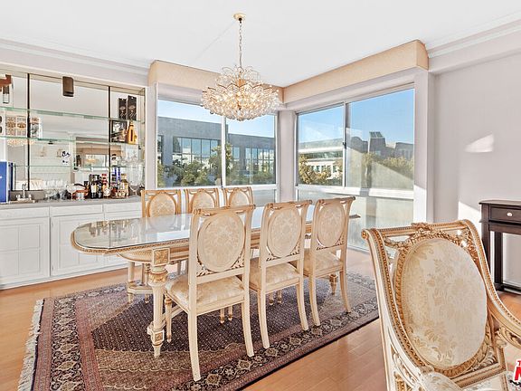 5th image of 320 N Maple Dr Unit 303