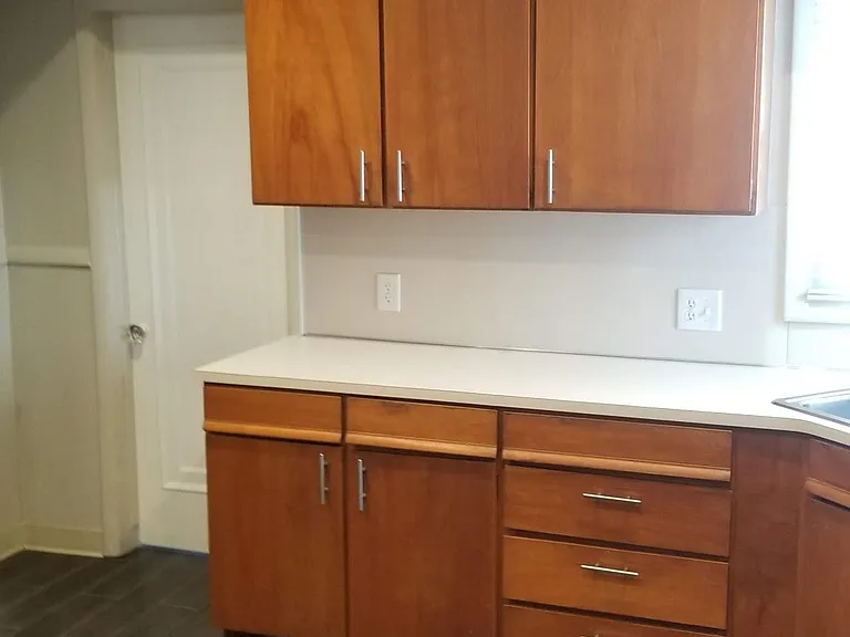 1140 Union Ave NE — Photo 2