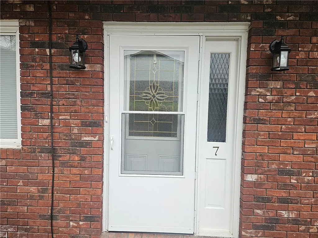 2 bed, $1,400 — Photo 2
