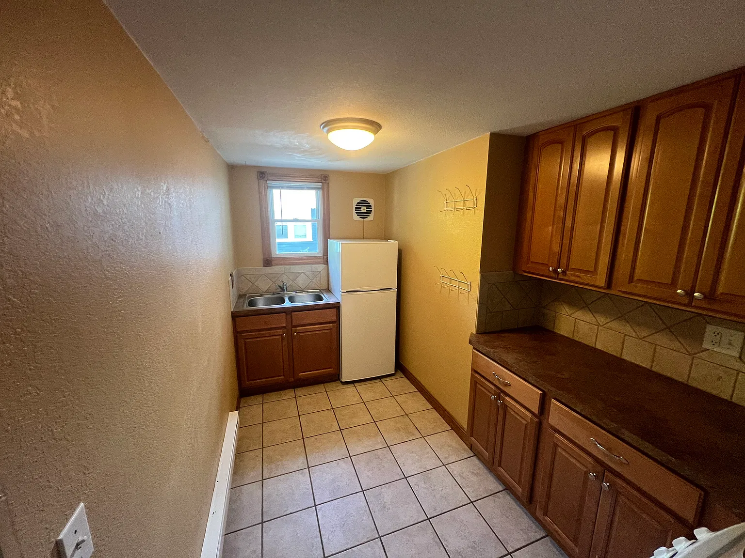 Studio, $695 — Photo 2