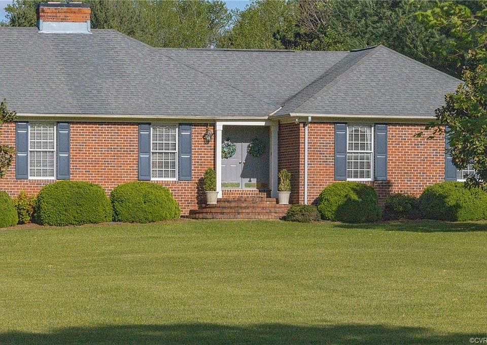 1st image of 15300 Lindberg Dr