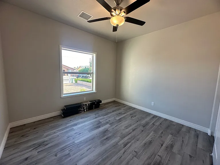 2743 Chambers Ave — Photo 16