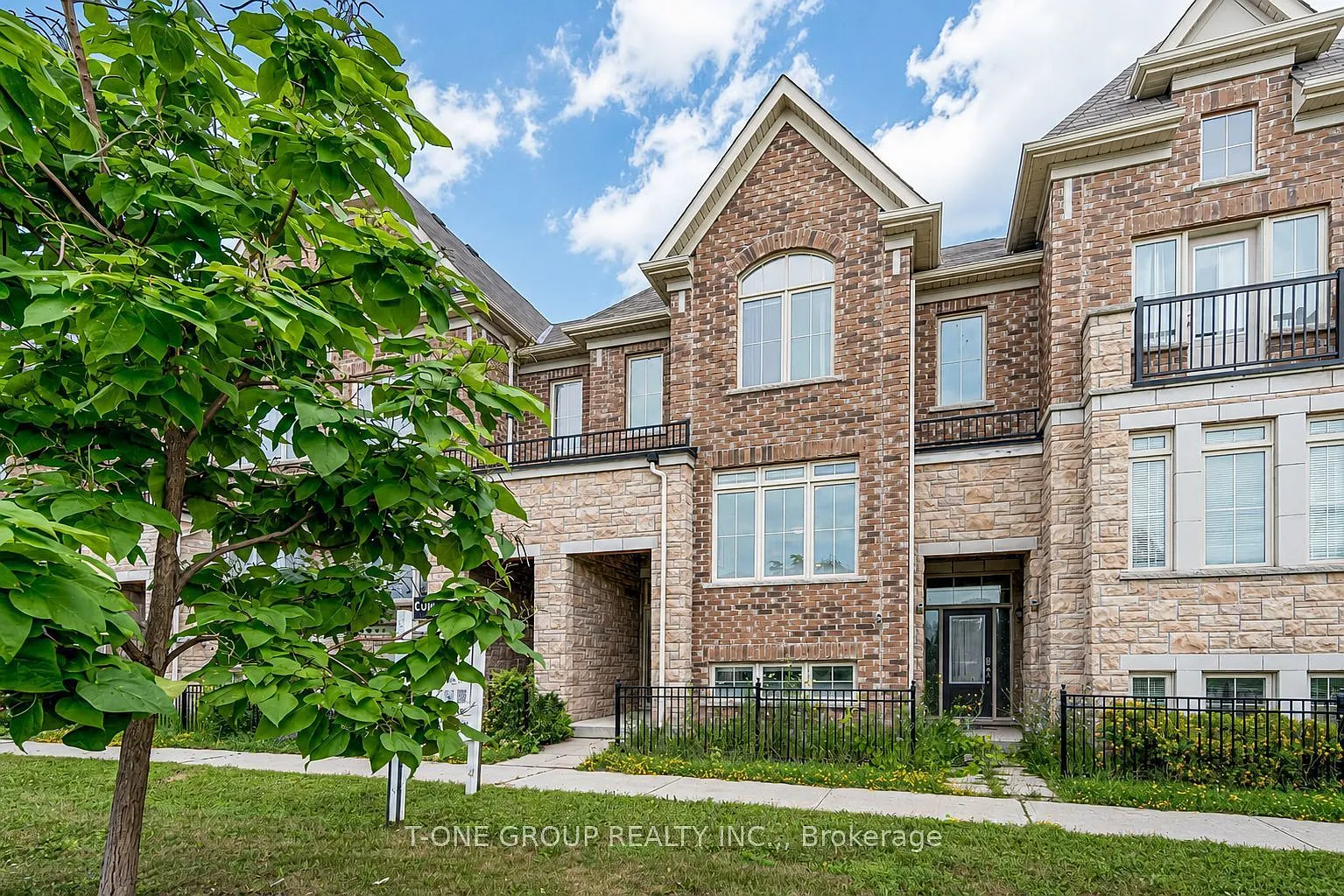 4 bed, $3,200 — Photo 1