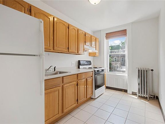 2nd image of 862 Sterling Pl