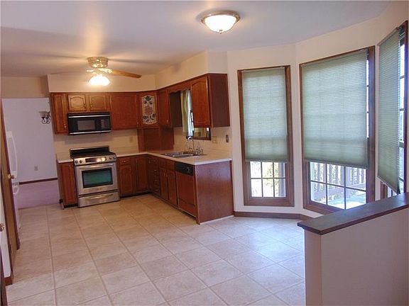 2nd image of 448 Lexington Dr