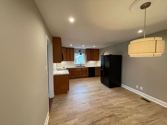 5th image of 1316 Oshaughnessy Ave NE