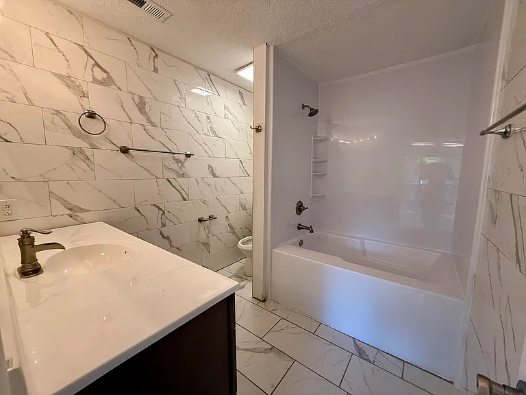 1882 Tryon Dr #4 — Photo 16