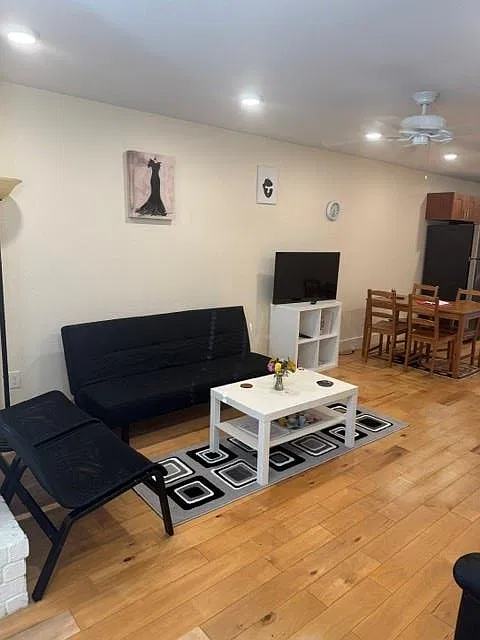 2 bed, 2.0 bath, 915 sqft, $1,800 — Photo 2