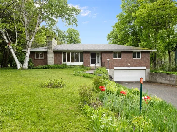 139 Gray St, Amherst, MA 01002