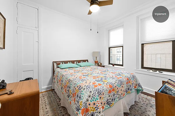 Sold by Triplemint | media 7