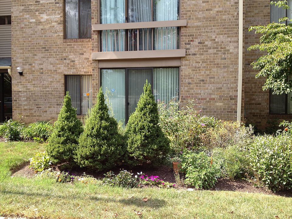 Front of Condo and Garden