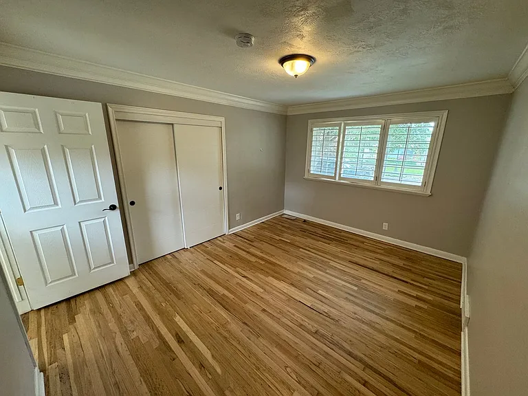 1933 E Bryan Ave — Photo 4