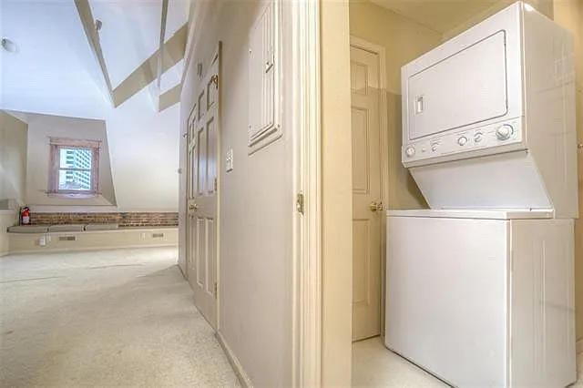402 W Washington St #C — Photo 3