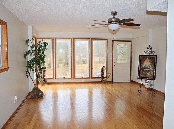 3rd image of 264 Lakeside Dr