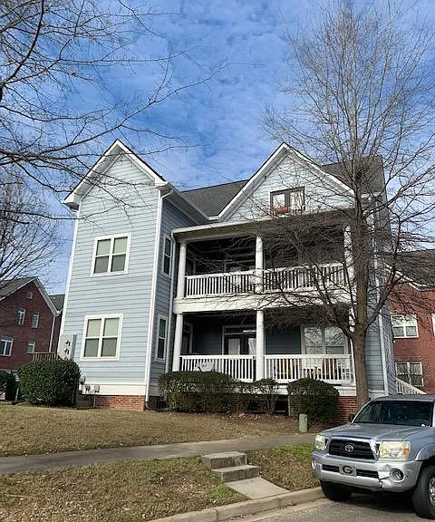 325 Landing Dr — Photo 1
