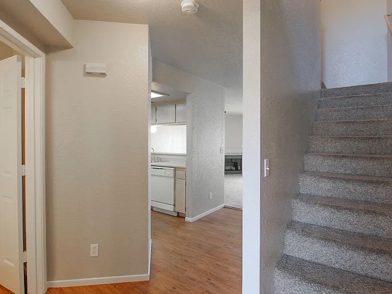 1172 Burton Dr — Photo 2