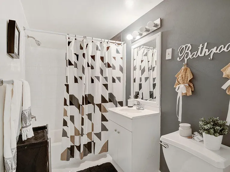 Willow Run at Mark Center Apartment Homes — Photo 9