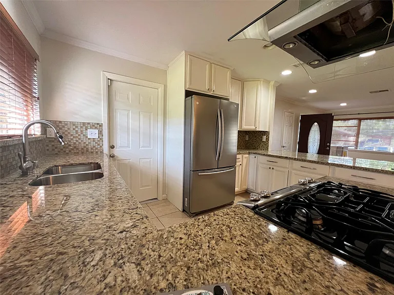 4311 Benning Dr — Photo 4