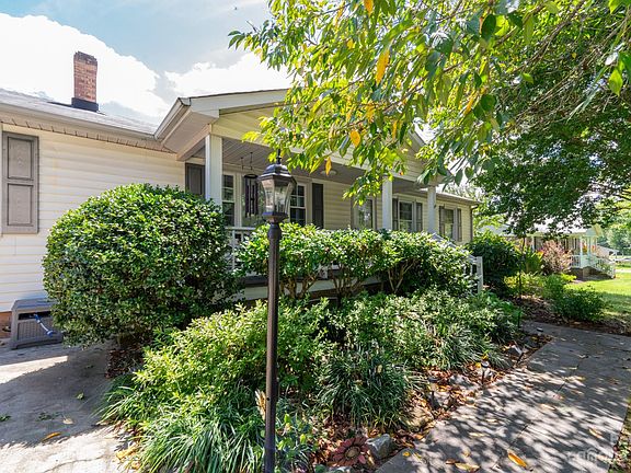 3rd image of 4838 Greenwood Dr