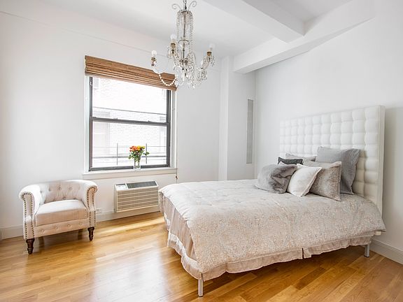 3rd image of 1349 Lexington Ave APT 6E