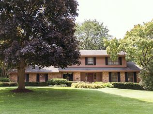 18225 Le Chateau Dr, Brookfield, WI 53045