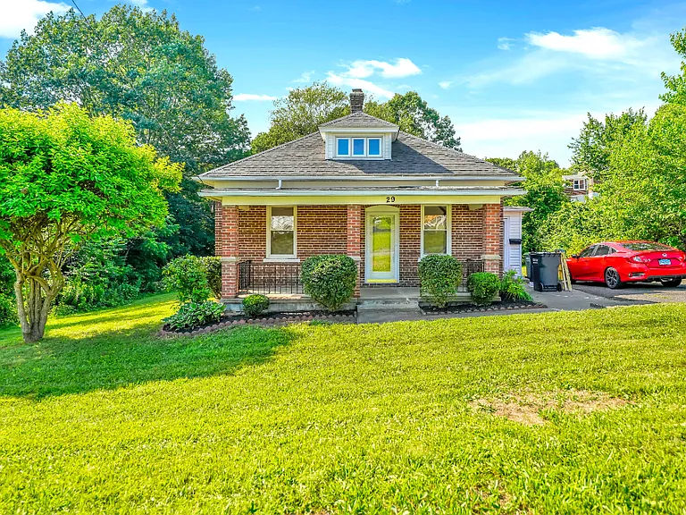 29 Hazelhurst Ave — Photo 1