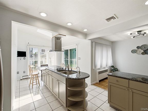 4th image of 160 Clearmeadow Drive