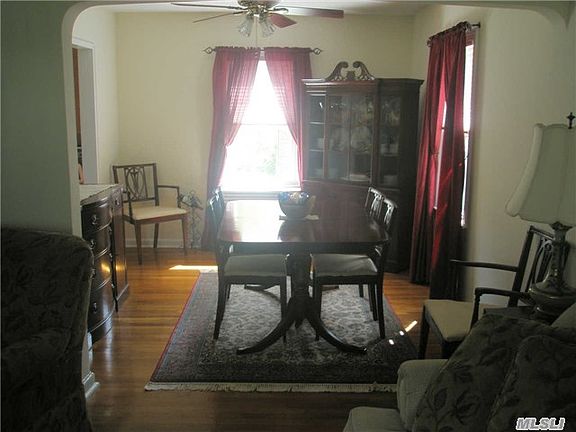 4th image of 30 Irving Ln