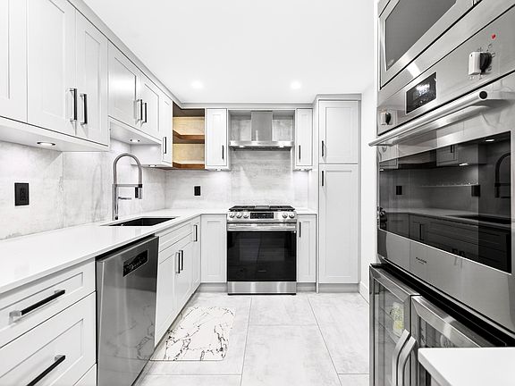 5th image of 21409 Dewdney Trunk Rd #5