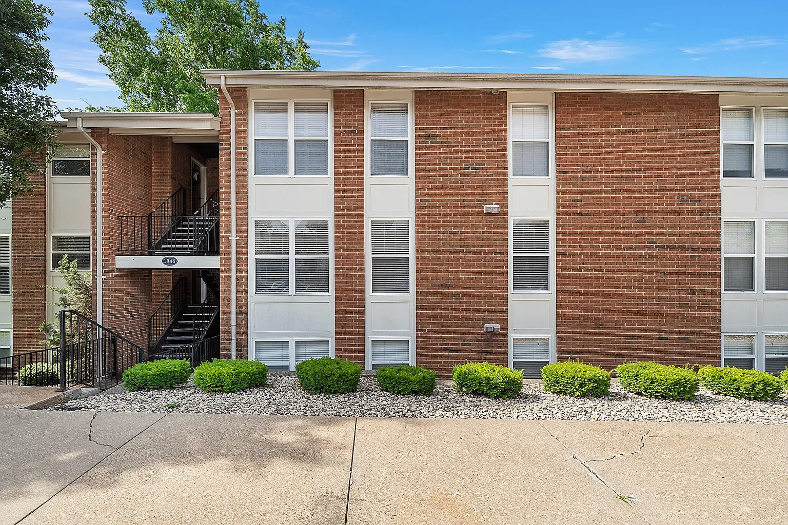 2 bed, 992 sqft, $1,725 — Photo 1