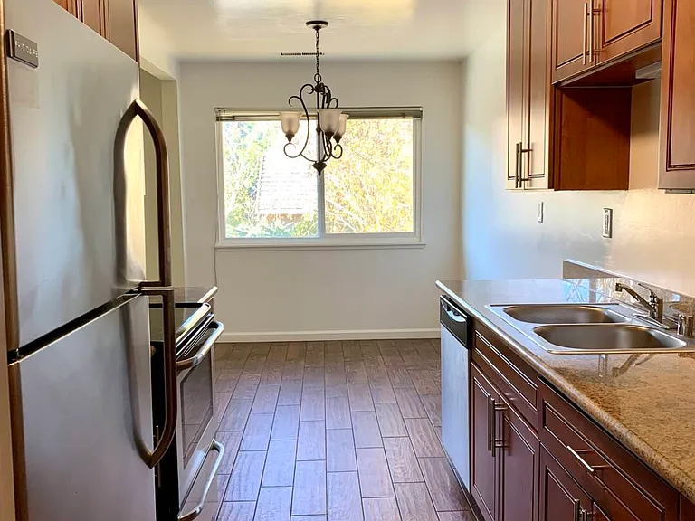 125 Ascot Ct #1 — Photo 1