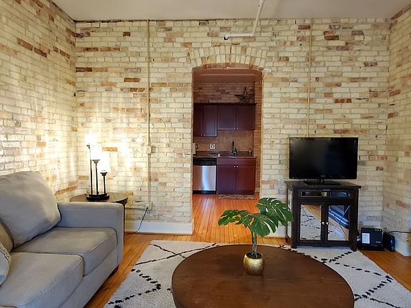 4th image of 810 Cottageview Dr Suite 301