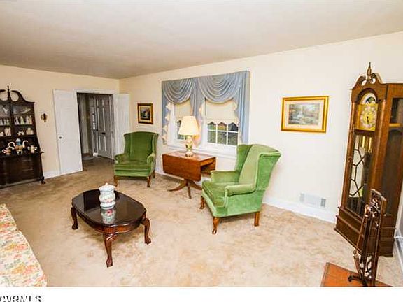 4th image of 7700 Pinehill Dr