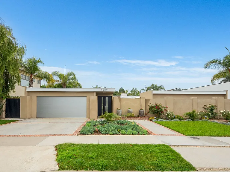 1609 Anita Ln — Photo 35