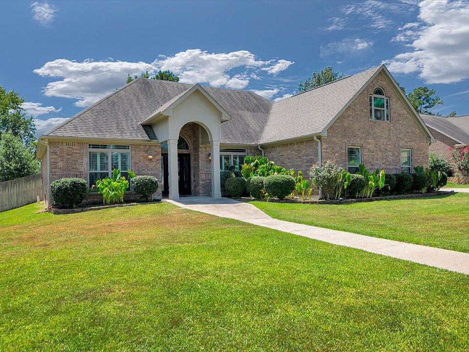 1st image of 1105 Red Oak Ln