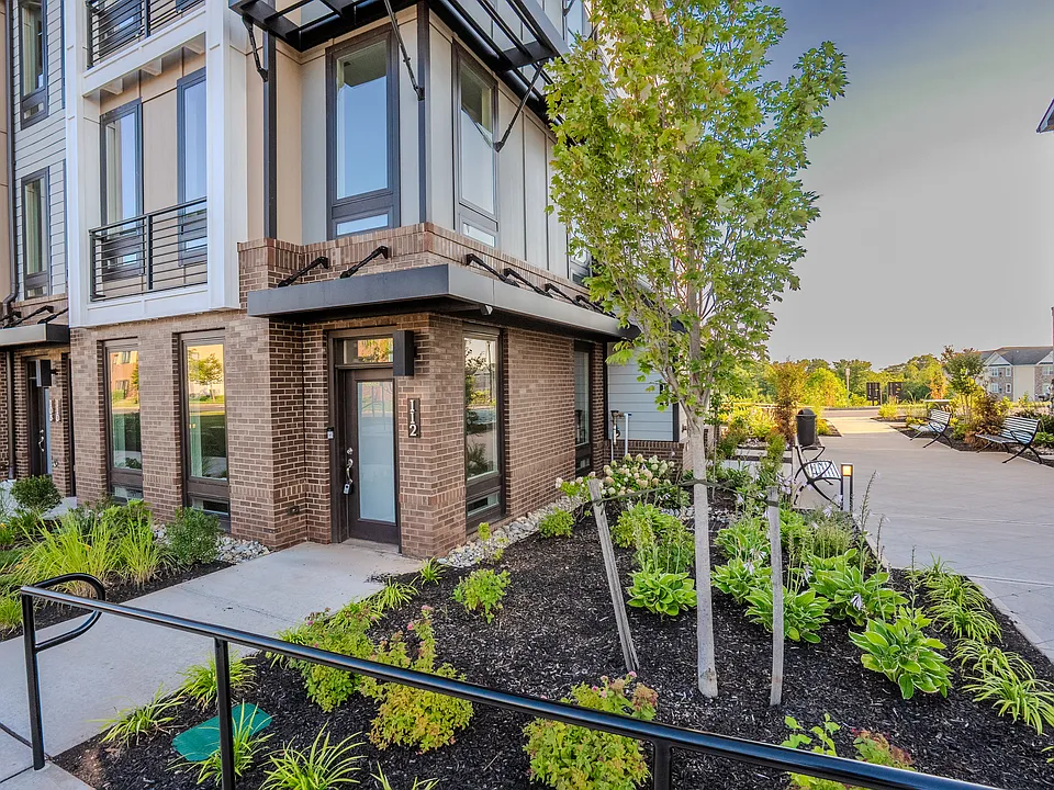 112 Village Dr #112