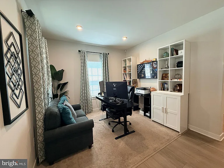 99 Weston Dr — Photo 3