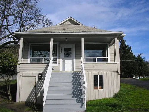 1064 NE Klamath Ave Photo 1