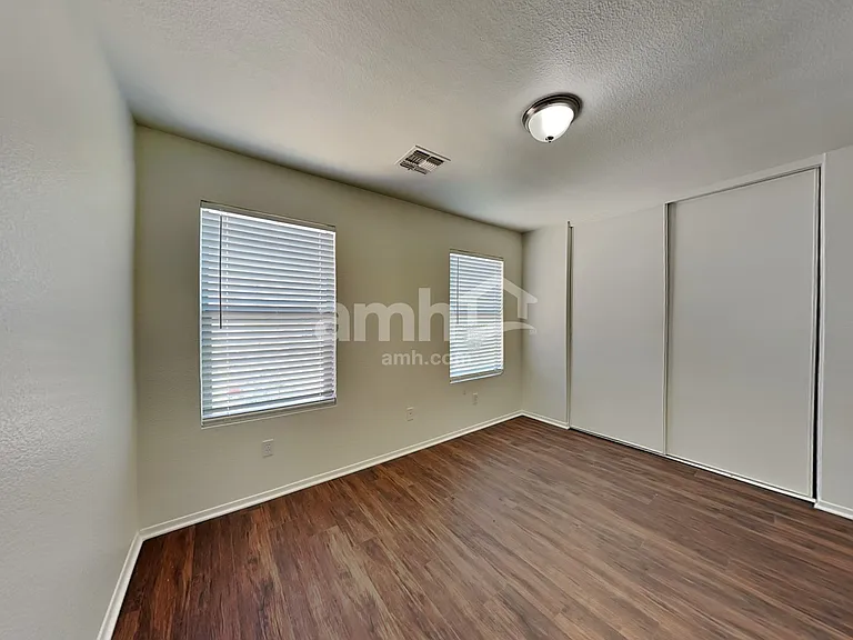 16923 W Central St — Photo 16