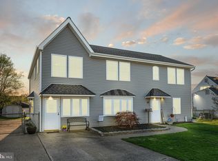 37 Canoe Birch Rd, Levittown, PA 19057