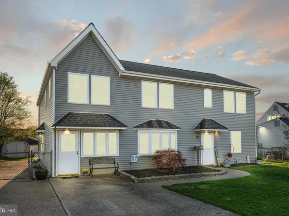 37 Canoe Birch Rd, Levittown, PA 19057
