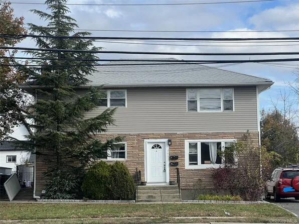790 Wellwood Ave, Lindenhurst, NY 11757